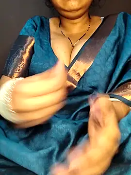 Snapshot of Hot__bhabhi_99 chatting on 05-04-26, 03:54 Hot bhabhi 99 online show from 05-04-26, 03:54