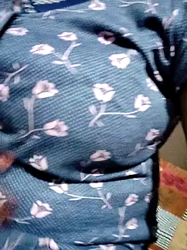 Snapshot of Hot__bhabhi_99 chatting on 10-11-25, 03:02 Hot bhabhi 99 online show from 10-11-25, 03:02