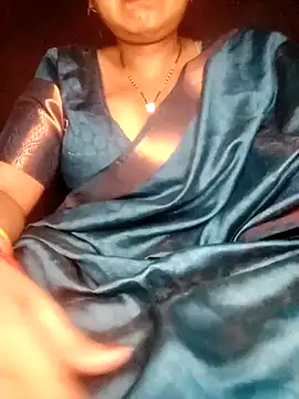 Snapshot of Hot__bhabhi_99 chatting on 05-10-26, 03:43 Hot bhabhi 99 online show from 05-10-26, 03:43