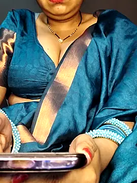 Snapshot of Hot__bhabhi_99 chatting on 06-04-26, 03:44 Hot bhabhi 99 online show from 06-04-26, 03:44