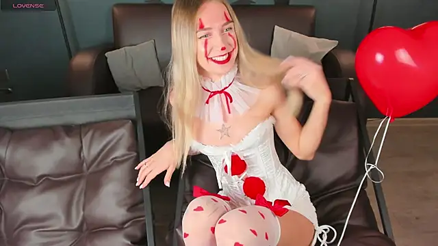 SerenaCrystall online show from 10-27-25, 03:29