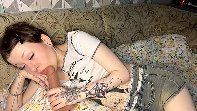 RebelKitsune online show from 11-19-25, 07:19