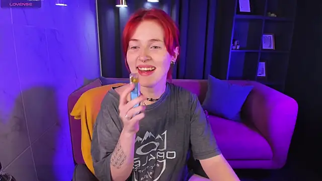 Snapshot of Freirenee chatting on 10-12-25, 01:34 Freirenee online show from 10-12-25, 01:34
