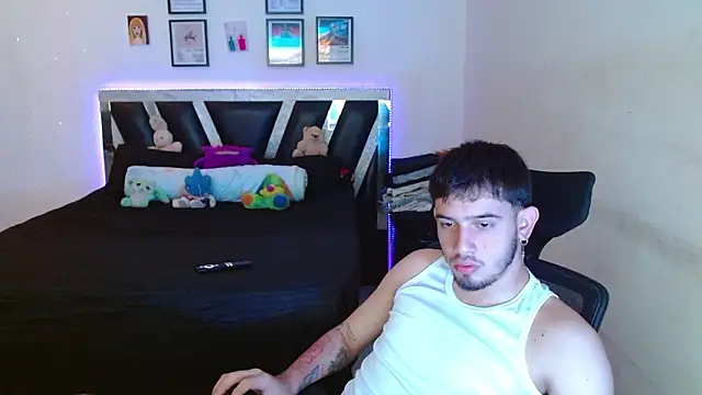 Sebasxxl12 online show from 03-19-26, 04:40