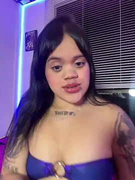 Snapshot of Sussyroxxx chatting on 04-24-26, 04:14 Sussyroxxx online show from 04-24-26, 04:14
