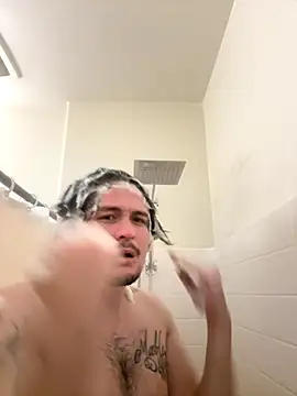 Snapshot of itsthecatchh chatting on 10-31-25, 10:49 itsthecatchh online show from 10-31-25, 10:49