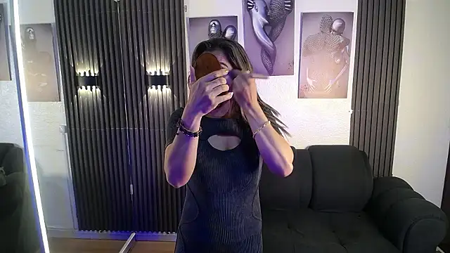 Snapshot of chloe__Jones_ chatting on 01-16-26, 01:04 chloe Jones online show from 01-16-26, 01:04