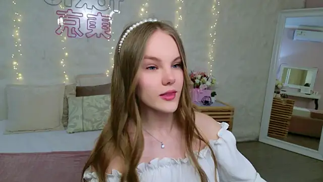 Lili Lohan online show from 04-18-26, 05:21