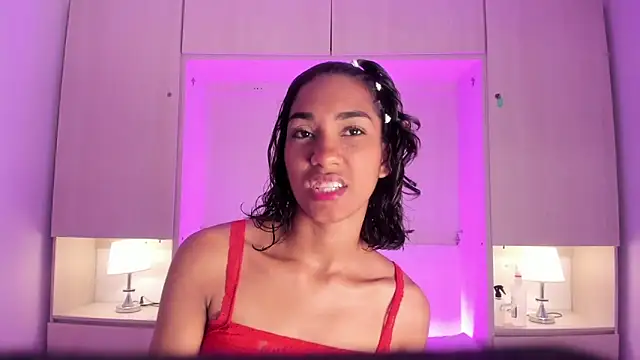 Snapshot of AnahiCollins chatting on 05-02-26, 11:37 AnahiCollins online show from 05-02-26, 11:37