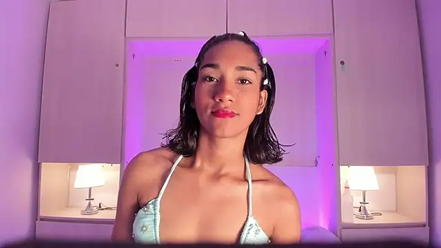 Snapshot of AnahiCollins chatting on 04-30-26, 12:12 AnahiCollins online show from 04-30-26, 12:12
