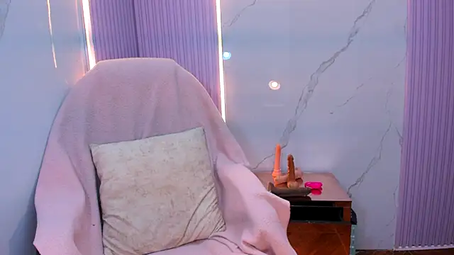 Snapshot of Mila_Leon chatting on 06-03-26, 04:35 Mila Leon online show from 06-03-26, 04:35