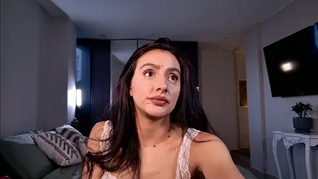 Milana De online show from 11-18-25, 10:34