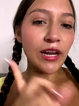 Snapshot of Cielo6925 chatting on 10-15-25, 03:42 Cielo6925 online show from 10-15-25, 03:42