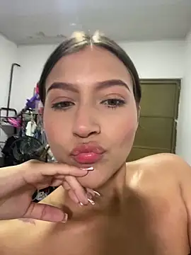 Snapshot of Cielo6925 chatting on 10-22-25, 02:38 Cielo6925 online show from 10-22-25, 02:38
