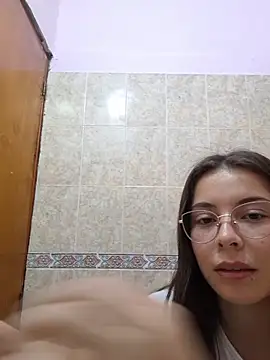 Snapshot of EmmaValencia_ chatting on 04-28-26, 07:40 EmmaValencia online show from 04-28-26, 07:40