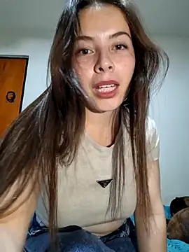 Snapshot of EmmaValencia_ chatting on 10-28-25, 04:46 EmmaValencia online show from 10-28-25, 04:46