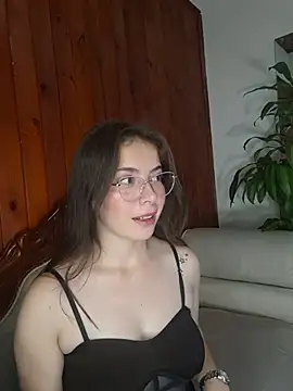 Snapshot of EmmaValencia_ chatting on 02-02-26, 06:29 EmmaValencia online show from 02-02-26, 06:29