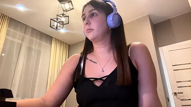 Snapshot of RoseRossi chatting on 10-08-25, 10:17 RoseRossi online show from 10-08-25, 10:17