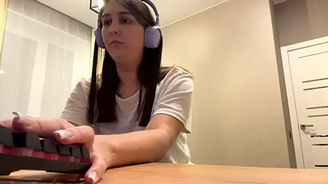 Snapshot of RoseRossi chatting on 09-29-25, 10:54 RoseRossi online show from 09-29-25, 10:54