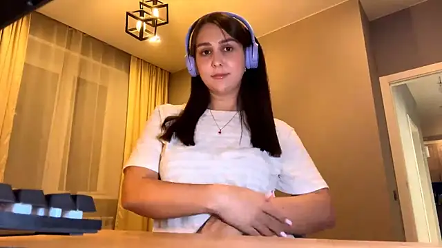 Snapshot of RoseRossi chatting on 10-06-25, 11:11 RoseRossi online show from 10-06-25, 11:11
