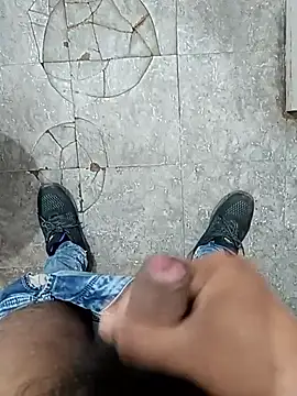 SlipperyRebound0 online show from 11-20-25, 05:02