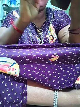 Snapshot of Tamilselviroja- chatting on 08-01-26, 01:47 Tamilselviroja- online show from 08-01-26, 01:47