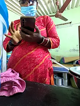 Snapshot of Tamilselviroja- chatting on 06-27-26, 03:34 Tamilselviroja- online show from 06-27-26, 03:34