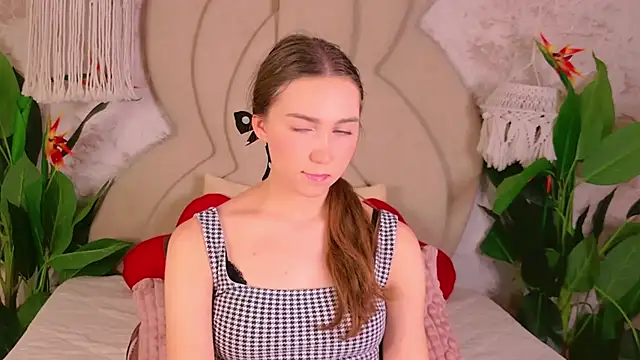 OliviaLay online show from 11-22-25, 11:42