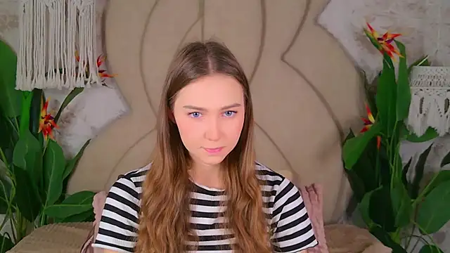 OliviaLay online show from 11-17-25, 09:57