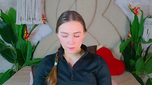 OliviaLay online show from 11-20-25, 06:36