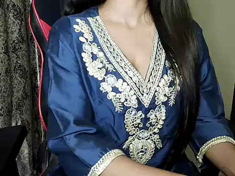 Snapshot of Brown_Girl_19 chatting on 10-07-25, 06:53 Brown Girl 19 online show from 10-07-25, 06:53