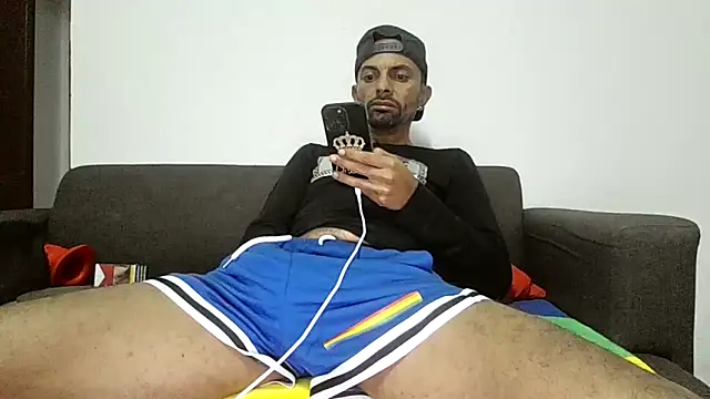 Snapshot of XxvanxX chatting on 11-10-25, 06:29 XxvanxX online show from 11-10-25, 06:29