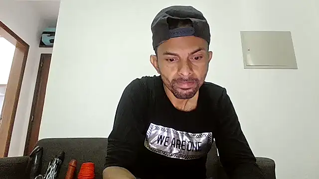 Snapshot of XxvanxX chatting on 11-09-25, 04:00 XxvanxX online show from 11-09-25, 04:00