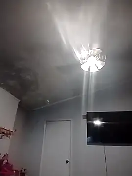 Snapshot of Mochalatte21 chatting on 09-28-25, 04:47 Mochalatte21 online show from 09-28-25, 04:47