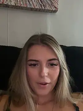 Snapshot of EllieEllxx chatting on 10-11-25, 12:28 EllieEllxx online show from 10-11-25, 12:28