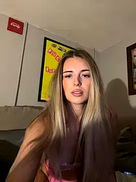 Snapshot of EllieEllxx chatting on 10-27-25, 09:16 EllieEllxx online show from 10-27-25, 09:16