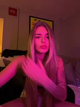 Snapshot of EllieEllxx chatting on 10-01-25, 08:02 EllieEllxx online show from 10-01-25, 08:02