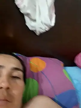 single-mother-indecent- online show from 10-05-25, 01:40