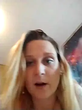 Queen2454 online show from 11-30-25, 02:56