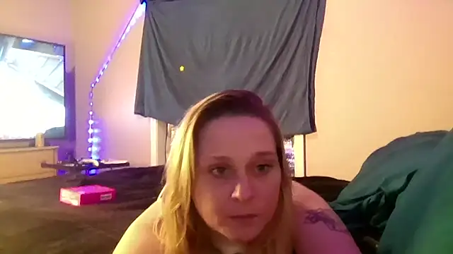 Snapshot of Queen2454 chatting on 10-11-25, 03:02 Queen2454 online show from 10-11-25, 03:02