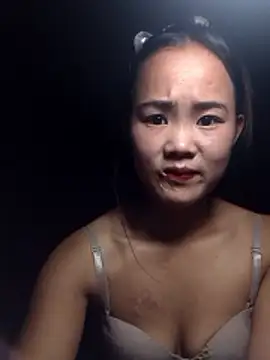 Snapshot of Alice_wo chatting on 10-18-25, 10:45 Alice wo online show from 10-18-25, 10:45