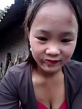Snapshot of Alice_wo chatting on 10-17-25, 10:29 Alice wo online show from 10-17-25, 10:29