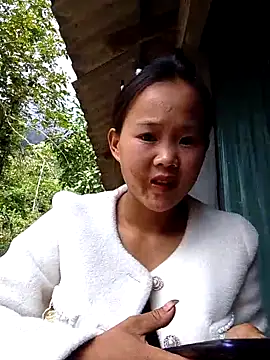 Snapshot of Alice_wo chatting on 10-10-25, 02:45 Alice wo online show from 10-10-25, 02:45