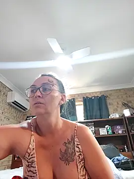 Snapshot of Sinful_Kait_XX chatting on 11-12-25, 03:43 Sinful Kait XX online show from 11-12-25, 03:43