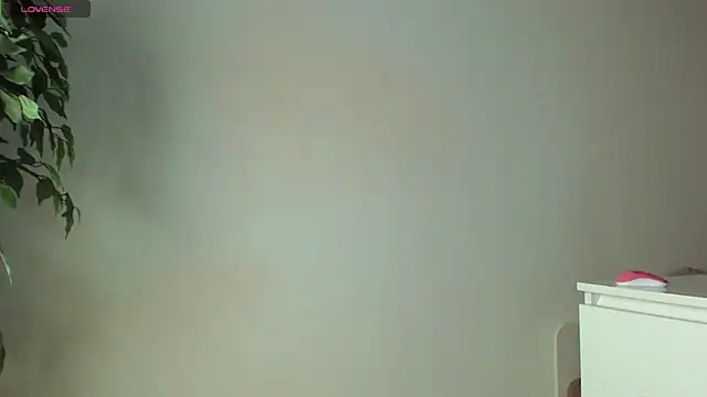 Snapshot of trixietaylor chatting on 02-12-26, 07:35 trixietaylor online show from 02-12-26, 07:35