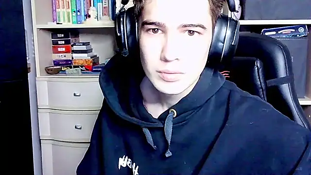 Snapshot of _Chris_Next_Door_ chatting on 10-04-25, 03:02  Chris Next Door  online show from 10-04-25, 03:02