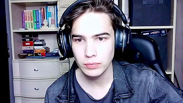 Snapshot of _Chris_Next_Door_ chatting on 10-09-25, 05:02  Chris Next Door  online show from 10-09-25, 05:02