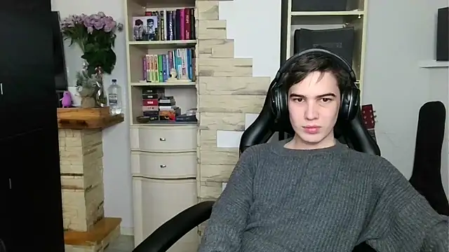 Snapshot of _Chris_Next_Door_ chatting on 10-29-25, 04:28  Chris Next Door  online show from 10-29-25, 04:28