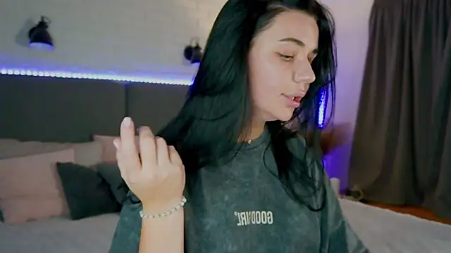 Snapshot of Black___Barbie chatting on 09-28-25, 07:54 Black   Barbie online show from 09-28-25, 07:54