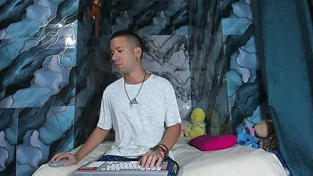 celesteyorucso1 online show from 10-18-25, 11:29